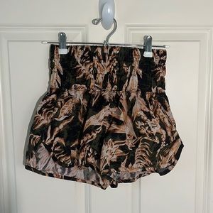 FREE PEOPLE MOVEMENT Way Home Shorts Tropical Print (Women's Small)